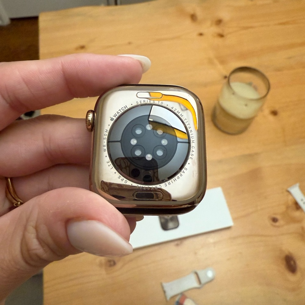 Apple Watch Series 10 with GPS 42mm - Picture 2 of 4